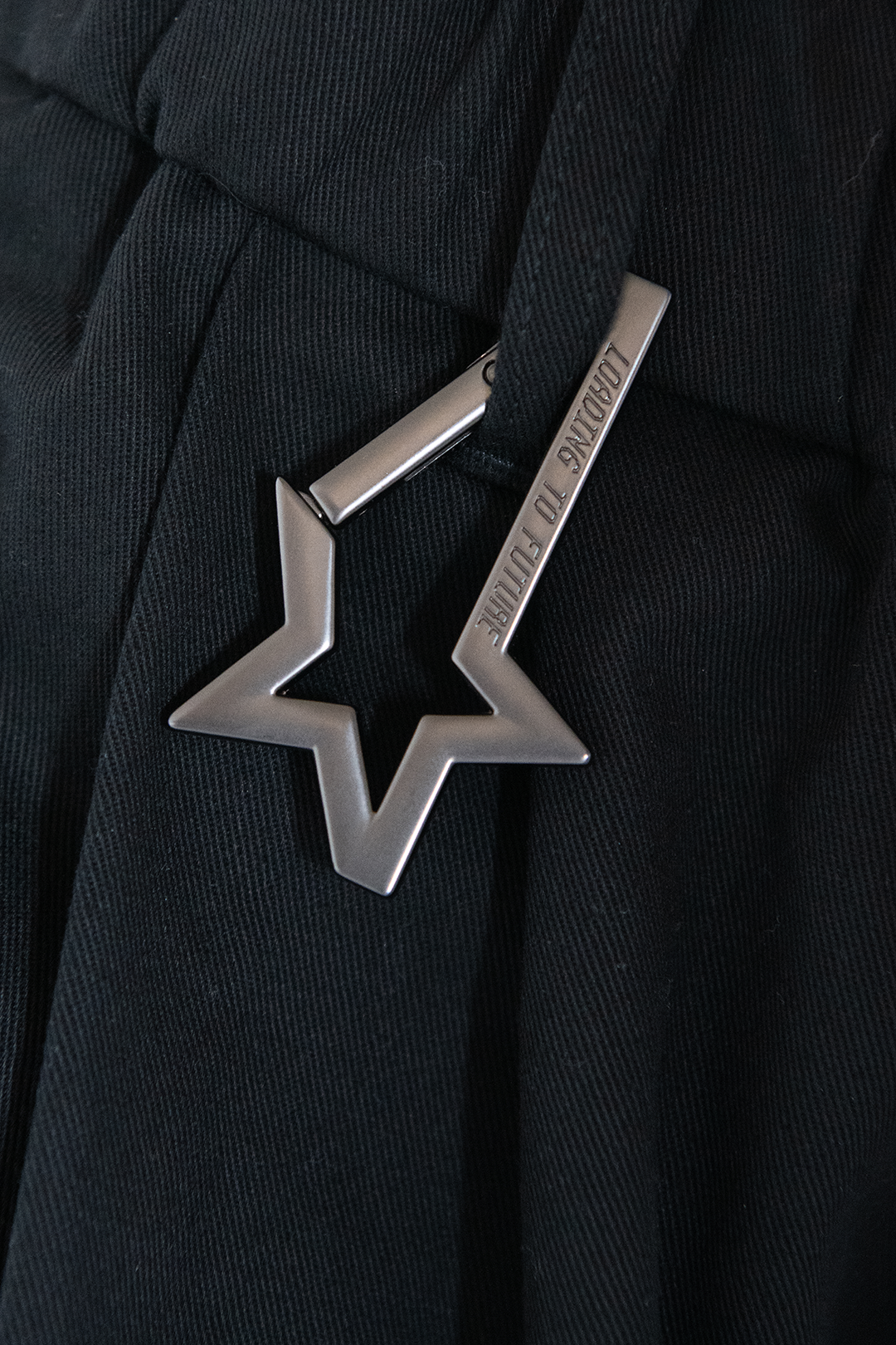 Everything Loading Star Carabiner - Gunmetal